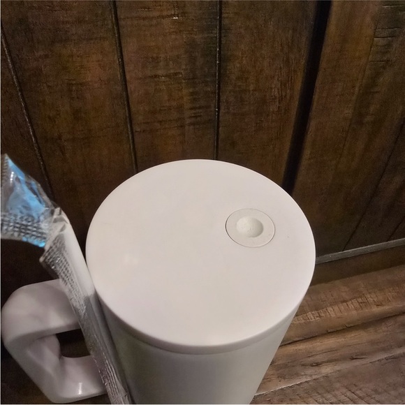 NEW 40oz Cream Insulated Tumbler with Straw and Handle - Picture 2 of 3